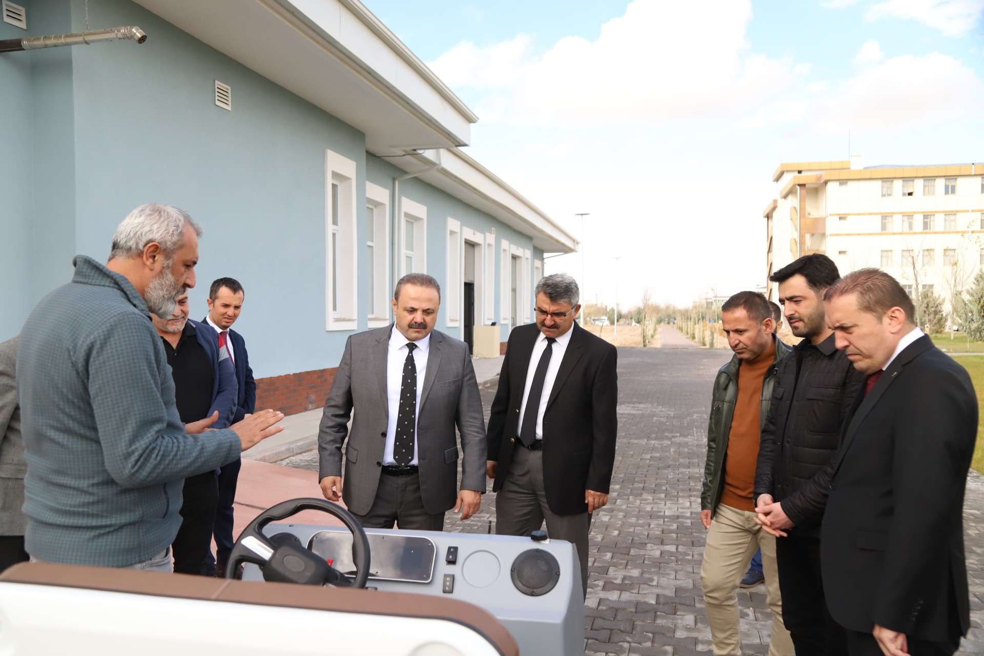 ASÜ atölyesinde geliştirilen otonom araç  platformu kampüs içi testlere hazırlanıyor